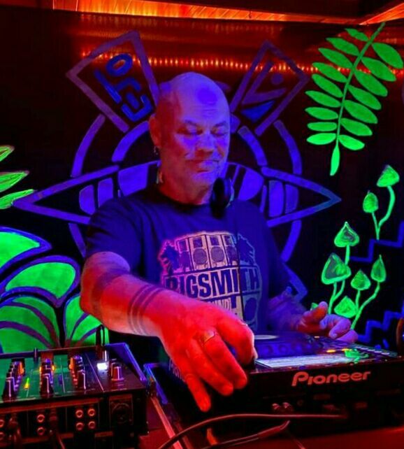 Papa Gumbo playing in a booth with nion artwork